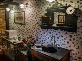 #6 The Red Carpet Room with vanity sink
