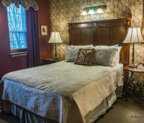 #7 The Vintner bed and lamps