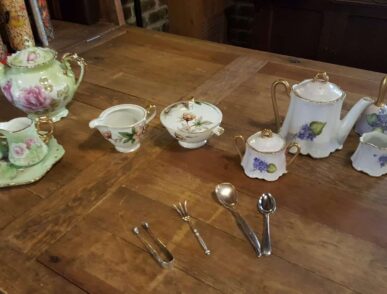 teasets and utensils