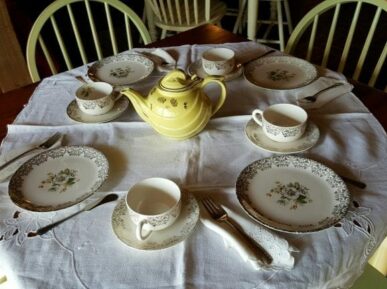 teaset with yellow teapot